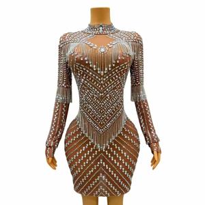 2025 우아한 다이아몬드 체인 생일 파티 드레스 하프 하이 넥 긴 소매 & 엉덩이 랩 디자인과 여성 무대 공연 가운