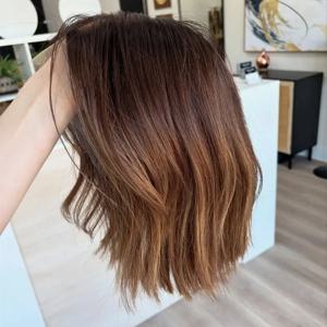 미디엄 브라운에 블론드 하이라이트 코스프레 소프트 리얼리스틱 가발 스트레이트 밥 소프트 퓨츄라 고품질 고열 글루리스 가발