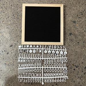 다기능 나무 편지 메시지 보드 10x10 인치 홈 장식 펠트 편지 보드 변경 가능한 기호 칠판 상점