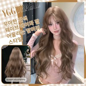 32인치 귀여운 스타일 연갈색 합성 가발 앞머리 포함 긴 자연스러운 웨이브 헤어 가발 여성용 일상용 코스프레 열 저항성