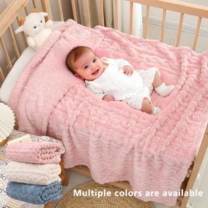 아기와 어린이를 위한 코랄 플리스 담요 - 매우 부드러운 줄무늬 디자인, 사계절용 침구, 유아실, 영유아, 청소년에게 적합 (화이트/핑크/블루) 낮잠 담요, 아늑한 침실 필수품, 부드러운 평직 원단, 편안한 수면 동반자, 플란넬 싱글 에어컨 이불