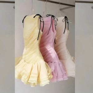 맞춤형 정장 오간자 주름 주름 A 라인 O 넥 짧은 드레스 맞춤형 행사 저녁 현대 스타일 클래식