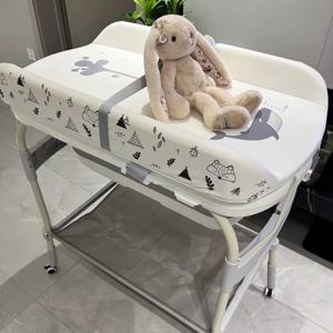 아기 기저귀 교환대 겸 욕조 2 in 1 휴대용 접이식 유아 기저귀 교환대 수납 트레이 포함 2개 바퀴 전복 방지