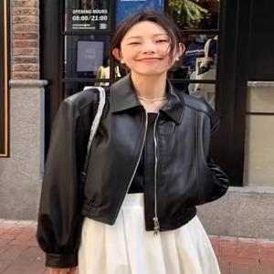 이른 봄 블랙 짧은 가죽 재킷 여성용 세련된 독특한 홍콩 스타일 지퍼 루즈핏 퍼 안감 없음 PU 소재