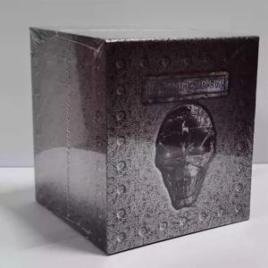 영국 헤비메탈 밴드 아이언 메이든의 에디의 아카이브 또는 퍼즐 에디션으로도 알려진 CD 수집가용 세트 15-CD 박스 세트