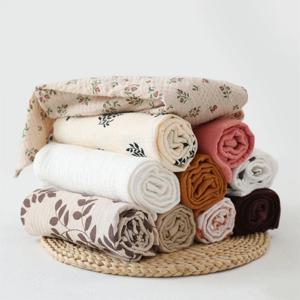 목화 Swaddle 담요 아기 담요 솔리드 컬러 꽃 인쇄 모슬린 기저귀 Swaddle 새로 태어난 Crinkle Fabric Born 유모차 커버