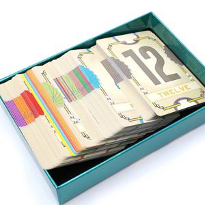 행운을 희망하는 블록 게임과 전략 카드 게임의 궁극의 조화, 빠르게 배우고 쉽게 가르칠 수 있는 빠르게 진행되는 중독성 게임, 밤에 즐길 수 있는 게임