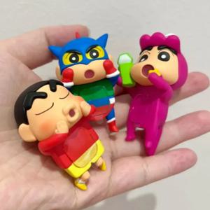 신상 크레용 신짱 블라인드 박스 애니메이션 피규어 히퍼스 모바일 폰 자동차 장식 피규어 펜던트 선물 애니메이션 주변품 선물