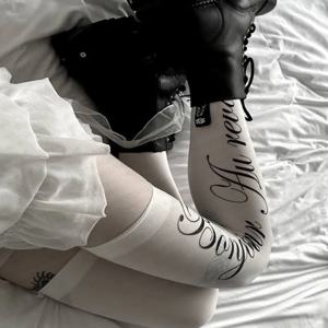 화이트 고딕 레트로 레터 프린트 롱삭스 하라주쿠 슬림핏 니하이삭스 Y2K 스타일 코스프레 귀여운 이모 패션 양말 카와이