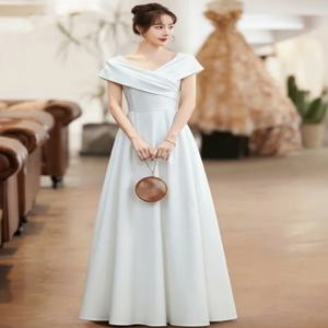 우아한 화이트 웨딩드레스, 약혼식 사회자용 이브닝 가운, 미디 스커트, 짧은 소매, 깊은 V넥, 폴리에스터 소재