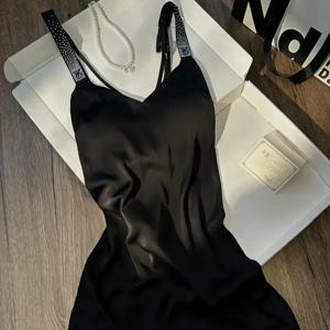 섹시한 여름 신상 아이스 실크 브이넥 스트랩 여성용 나이트가운 순수한 욕망 센슈얼 홈웨어 고급스러운 느낌의 슬립 드레스