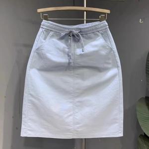 세련된 A라인 미디 데님 스커트 디자인 감각 슬리밍 여름 신상품 다용도 하이웨이스트 출퇴근 스타일 캐주얼웨어