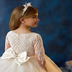 결혼식을위한 흰색 꽃 소녀 드레스와 함께 리본 장식이 달린 튤 아기 소녀 생일 파티 가운 첫 성찬식 가운 맞춤형