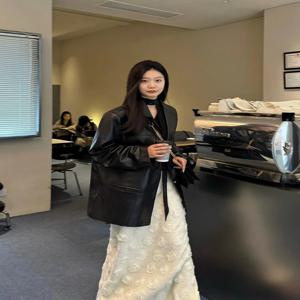 2025 신상 퓨어 블랙 수트 가죽 자켓 여성 가을 겨울 루즈핏 심플 한국 스타일 고급스러운 느낌의 가죽 코트