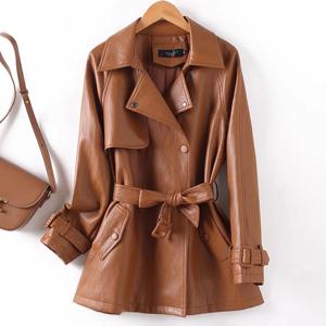 신상 여성 스플릿 가죽 숏 트렌치코트 가을 패션 슈트 칼라 더블 브레스티드 슬림 웨이스트 벨트 포함 캐주얼 가죽 코트