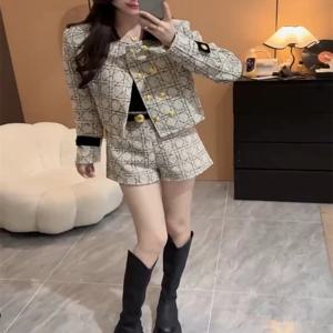 세련된 세트 하이웨이스트 반바지 턴칼라 수트 재킷 리틀 프래그런스 스타일 가을 신상 안티에이징