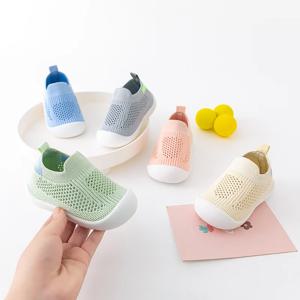 봄 인기있는 새 아기 신발 메쉬 니트 통기성 아이 소녀 소년 0-3T 여름 슬립 온 캐주얼 스니커즈 유아 미끄럼 방지 Prewalker