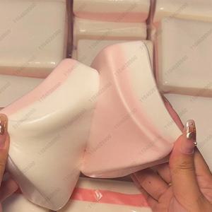 딸기 더블 레이어 토스트 케이크 타바 스퀴시 느린 리바운드 습식 및 부드러운 끈적 케이크 꼬집는 감압 손 휴식 장난감 선물