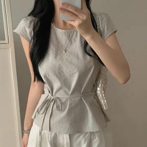 시크한 한국 스타일 라운드넥 허리 조절 캐주얼 셔츠 여성용 반팔 플라이 슬리브 레이스 눈꽃무늬 탑 소녀용