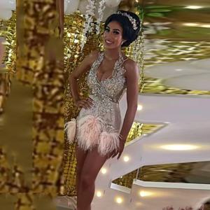 섹시한 미니 짧은 칵테일 드레스 여성을위한 칼집 칵테일 가운 구슬 공식 파티 가운 깃털과 V 넥 스트랩