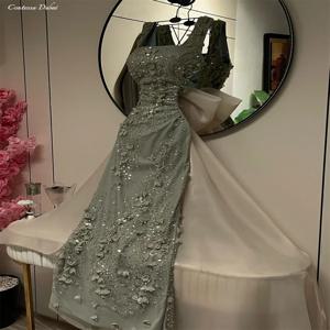 콘테사 맞춤형 비즈 장식 스퀘어 넥 슬리브리스 프롬 드레스 롱 A라인 정장 이브닝 가운 플로럴 아플리케 리본 백 디자인