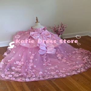 우아한 핑크 3D 꽃 소녀 드레스 결혼식을위한 tulle 푹신한 레이스 공주 어린이 생일 파티 첫 성찬식 볼 가운 맞춤형