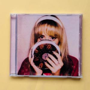 사브리나 카펜터 프루트케이크 EP CD A Nonsense 크리스마스 팝 홀리데이 음악 새 상품 밀봉된 상품 재고 있음