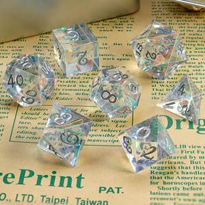 보드 게임용 다면체 투명 레진 주사위 7종 세트, 여러 색상의 빛을 굴절시킴