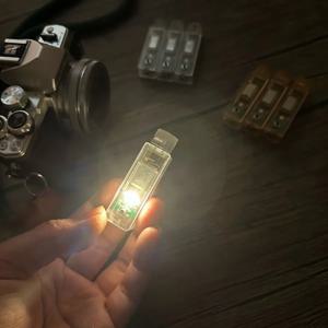 2026년형 수동식 자발광 미니 장난감 감압 EDC 핸드 크랭크 라이트 펜던트 휴대용 기숙사 조명