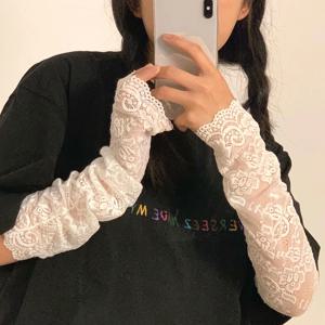 새로운 여성 여름 블랙 화이트 레이스 꽃 팔 슬리브 탄성 운전 장갑 우아한 긴 핑거리스 장갑 선 스크린 장갑