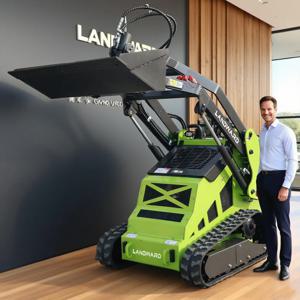 핫세일 미니 스키드 스티어 로더 랜드워드 그룹 쿠보타 엔진 로더 미니 스키드 스티어 로더 EPA 컴팩트 ST560 미니 로더 맞춤 제작