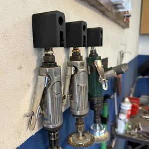 튼튼한 플라스틱 구조의 중량급 잠금식 벽걸이 공구 정리함, 차고 및 작업장용 공간 절약형 디자인