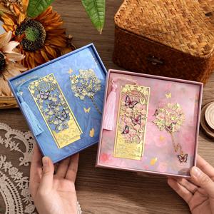 책 애호가를위한 금속 체인이있는 2 Pcs 나비 책갈피 독서 액세서리 문구 용품을위한 빈티지 황금 중공 디자인