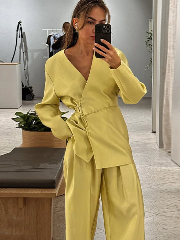 여성 패션 팬츠 투피스 세트 루즈핏 V넥 사이드 레이스업 자켓 와이드 레그 팬츠 여성 2026 봄 우아한 출퇴근룩