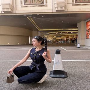 레트로 데님 베스트 여성용 봄 신상 우아한 민소매 탑 트렌디한 폴리에스터 혼방 라운드넥 싱글 버튼 클로저