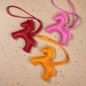 다용도 PU 가죽 Warhorse Steed 가방 참 - 모든 가방을 위한 승마 열쇠 고리 액세서리