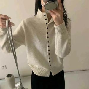 새로운 부드럽고 편안한 스탠드 업 칼라 스웨터 카디건 여성 간단한 싱글 브레스트 카디건 코트 가을 솔리드 니트 겉옷