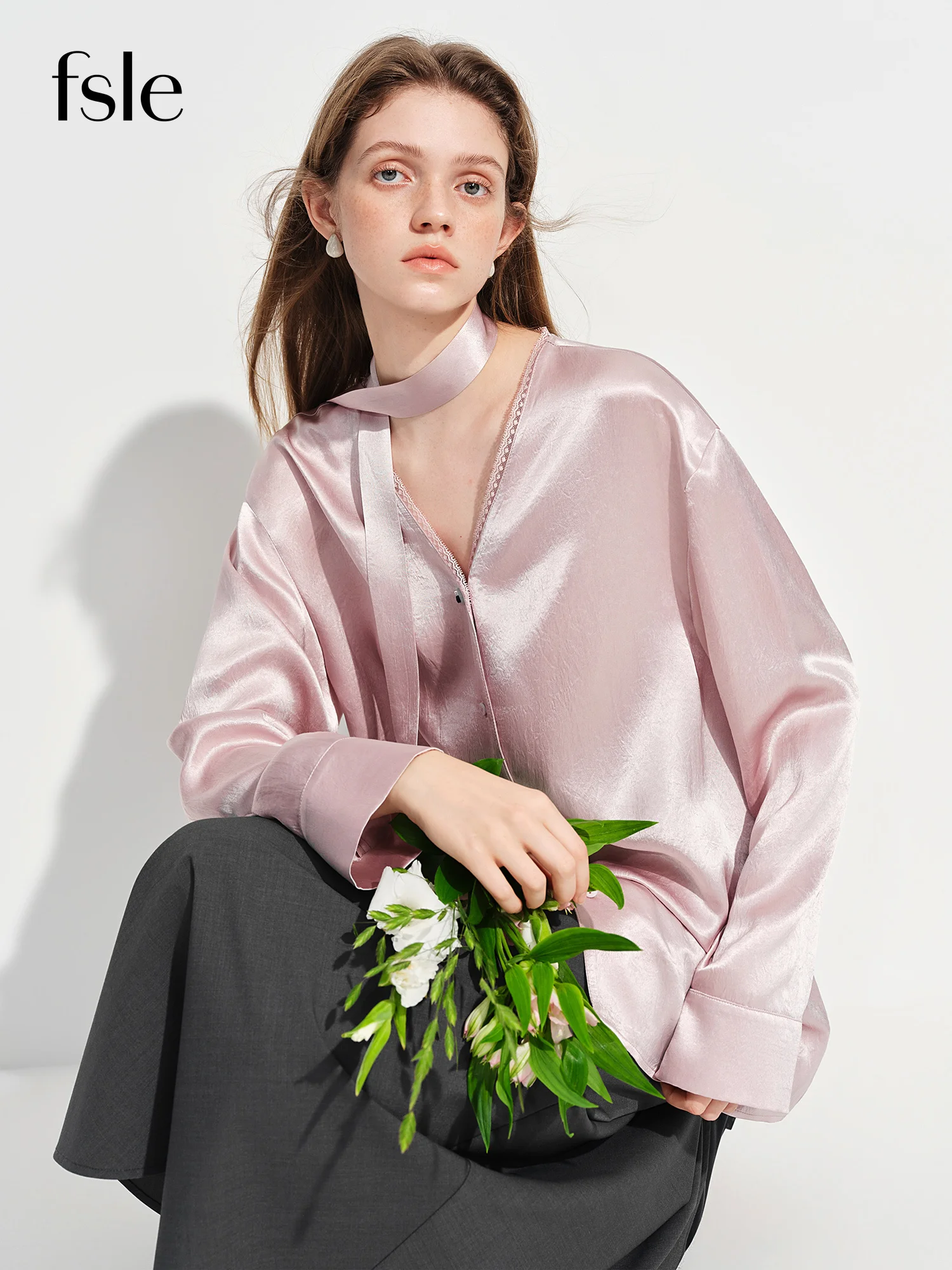 ​ FSLE 프렌치 스타일 우아한 브이넥 아세테이트 긴팔 셔츠 여성용 신상 봄 2026 디자인 새틴 탑 레이스 리본