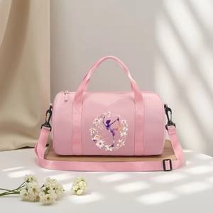 꽃무늬(발레 댄스 테마)가 있는 스타일리시하고 다용도로 활용 가능한 백투스쿨 토트백, 조절 가능한 어깨끈이 특징입니다.