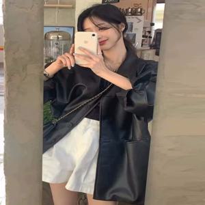 시크한 여름 PU 가죽 자켓 여성 캐주얼 루즈핏 긴팔 폴로 칼라 아우터웨어 패셔너블한 출퇴근 스타일 레귤러 길이