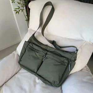 여성을위한 봄과 여름 캔버스 가방 새로운 여성 가방 원 숄더 크로스 바디 백 라이트 럭셔리 틈새 토트 백