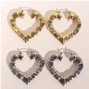 외국 무역 보석, 유럽 및 미국 스타일, 대나무 줄무늬 과장된 큰 귀걸이, 달콤하고 시원한 메탈 스타일 하트 귀걸이