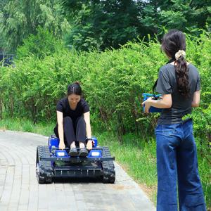 맞춤형 절단 폭 500mm 원격 제어 스윙 블레이드 예초기 원격 제어 높이 조절 예초기