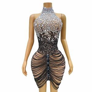 매력적인 다이아몬드 체인 생일 파티 드레스 무대 공연 의상 실버 블랙 접합 섹시한 백리스 짧은 치마 복장