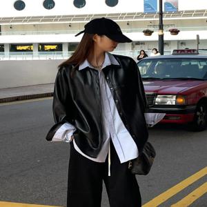 멋진 루즈핏 아메리칸 스타일 여성 자켓 블랙 가죽 코트 초봄 패션 PU 소재 긴팔 중간 길이 코트