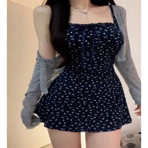 블루 플로럴 프린트 홀터넥 드레스 여성용 2025년 봄 신상 스몰 사이즈 비치 휴가 하이웨이스트 숏 스커트 출퇴근 스타일 부드러운 소재