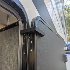 1개 모터홈 캠핑 액세서리 도어 스톱 카라반 러기지 도어 자동 개방 방지 장치 RV F-스톱 가방 문을 열고 놓아두기 위한 도구