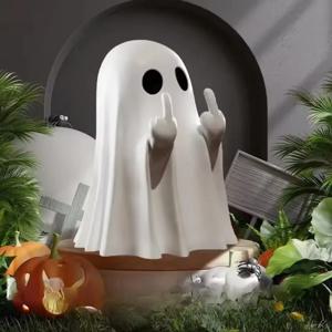 중간 손가락의 귀여운 유령 동상, 무서운 유령 인형, 휴일 집 장식, 티 테이블 장식품 선반.