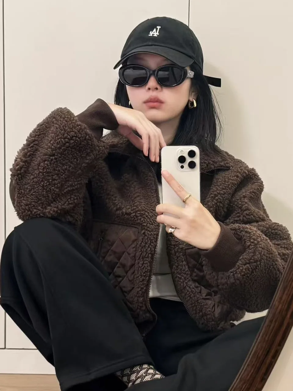 브릭 캐비닛 가을 겨울 양털 브레드 코트 디자인 숏 칼라 스플라이싱 코튼 자켓 여성용 통근 스트레이트 튜브 스타일