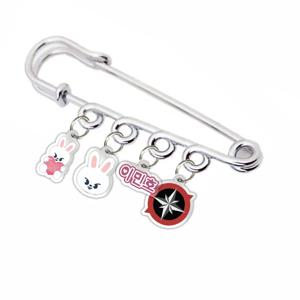 새로운 SKZoo Stray Kids STRAYKIDS 핀 아크릴 펜던트 스타 만화 아크릴 키체인은 팬에게 있어 필수품입니다.